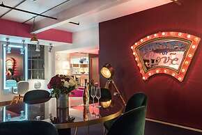 Luxurious Loft Central Soho - 3 Bedrooms Office