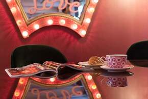 Luxurious Loft Central Soho - 3 Bedrooms Office