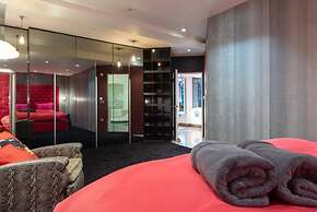 Luxurious Loft Central Soho - 3 Bedrooms Office