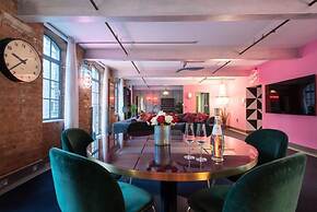 Luxurious Loft Central Soho - 3 Bedrooms Office
