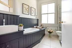 Divine Georgian Townhouse in the Heart of Bath