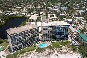 Siesta Beach Retreat Poolside Paradise 2BR Condo