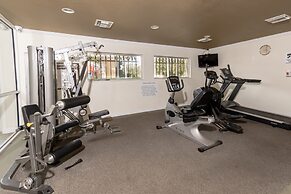 Lovely 3 Bedroom First Floor Condo on Golf Course