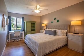 Lovely 3 Bedroom First Floor Condo on Golf Course