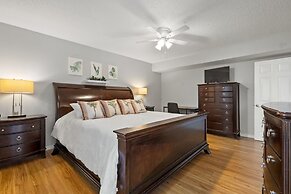 Lovely 3 Bedroom First Floor Condo on Golf Course