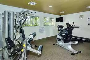 Lovely 3 Bedroom First Floor Condo on Golf Course