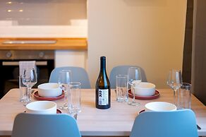 Design 1bdr Apartment Near City Center