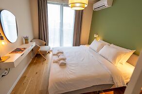 Design 1bdr Apartment Near City Center