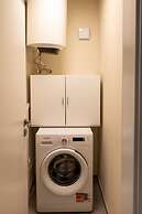 Design 1bdr Apartment Near City Center