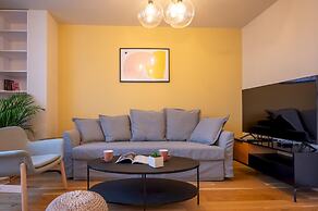 Design 1bdr Apartment Near City Center