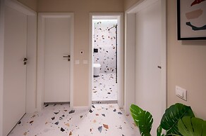 Design 1bdr Apartment Near City Center