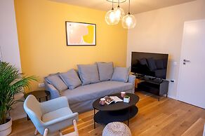 Design 1bdr Apartment Near City Center