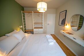 Design 1bdr Apartment Near City Center