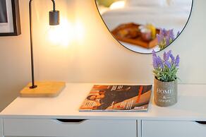 Design 1bdr Apartment Near City Center