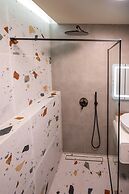 Design 1bdr Apartment Near City Center