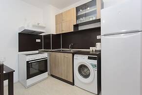 Bright 1bdr Apartment Near Center - Free Parking