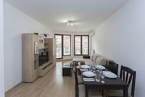 Bright 1bdr Apartment Near Center - Free Parking