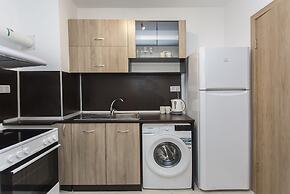 Bright 1bdr Apartment Near Center - Free Parking