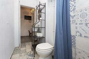 Colorful 2bdr Apartment in the City Center