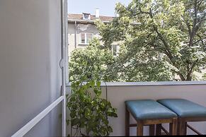 Colorful 2bdr Apartment in the City Center