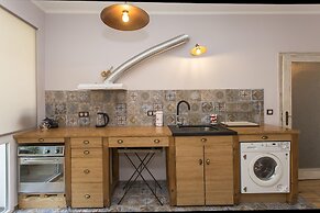 Colorful 2bdr Apartment in the City Center