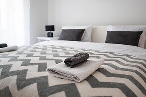 Bright and Modern 1bdr Apartment in the Center