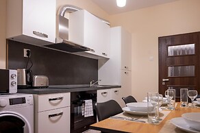 Design 1bdr Apartment in Top Center - Free Parking