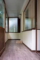 Design 1bdr Apartment in Top Center - Free Parking