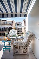 Colorful Studio With Balcony - Free Parking