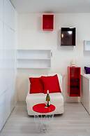 Colorful Studio With Balcony - Free Parking