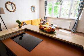Design Studio Apartment Near the Center
