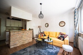 Design Studio Apartment Near the Center