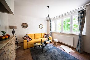 Design Studio Apartment Near the Center