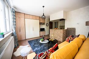 Design Studio Apartment Near the Center