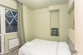 Elegant 2bdr Apartment With a Balcony