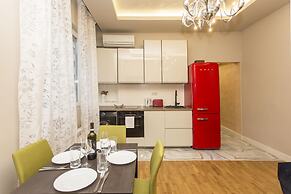 Elegant 2bdr Apartment With a Balcony