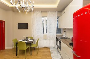 Elegant 2bdr Apartment With a Balcony