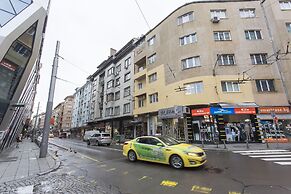 Elegant 2bdr Apartment With a Balcony