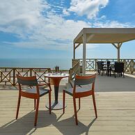 Gorgeous Direct Oceanfront Endless Summer Cottage 6877s