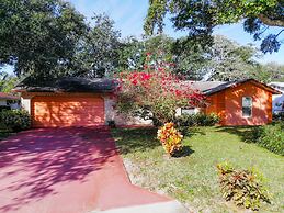 Cozy Home With 1-car Garage Within Walking Distance to the Beach 836c