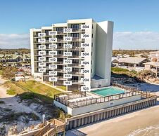 Ocean View With a Beachfront Pool at Ocean Trillium 301