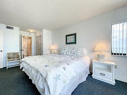 Ocean View With a Beachfront Pool at Ocean Trillium Condo 704