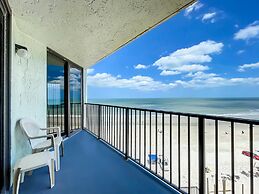 Ocean View With a Beachfront Pool at Ocean Trillium Condo 704