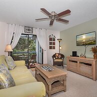 Beautifully Updated Bright and Cheery 2nd Story Condo Near Pool Beach 