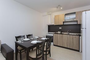 Modern 1bdr Apartment Near Center - Free Parking