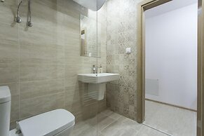 Modern 1bdr Apartment Near Center - Free Parking