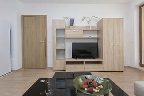 Modern 1bdr Apartment Near Center - Free Parking