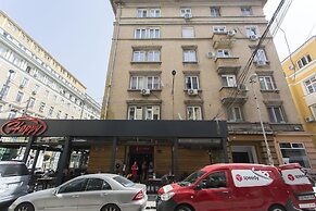 Sunny and Modern 1bdr Apartment in the Center