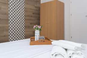 Sunny and Modern 1bdr Apartment in the Center