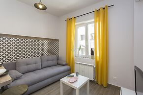 Sunny and Modern 1bdr Apartment in the Center
